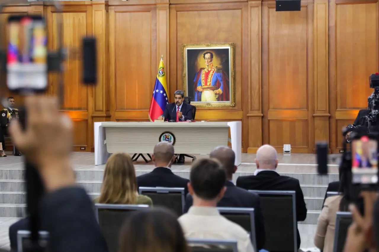 María Corina Machado y Edmundo González Urrutia «deben estar TRAS LAS REJAS», pide Maduro