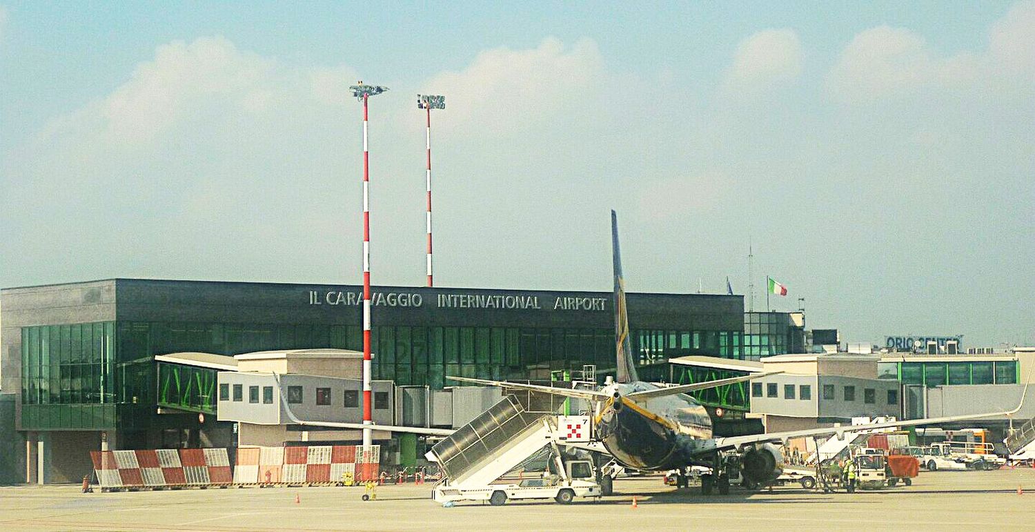 Hombre muere succionado por el motor de un Airbus A319 de Volotea en Bérgamo: Esto Sabemos
