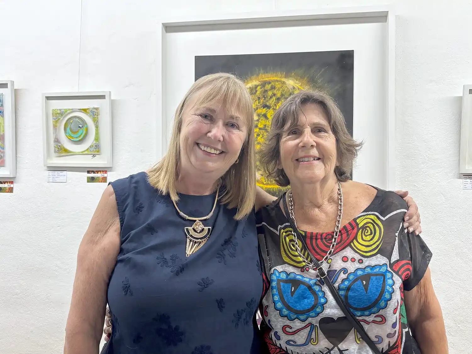 Claudia Bork y Edith Lacoste. En el Museo Casa del Faro, jornada de inauguración y exhibición de “Imparables”.