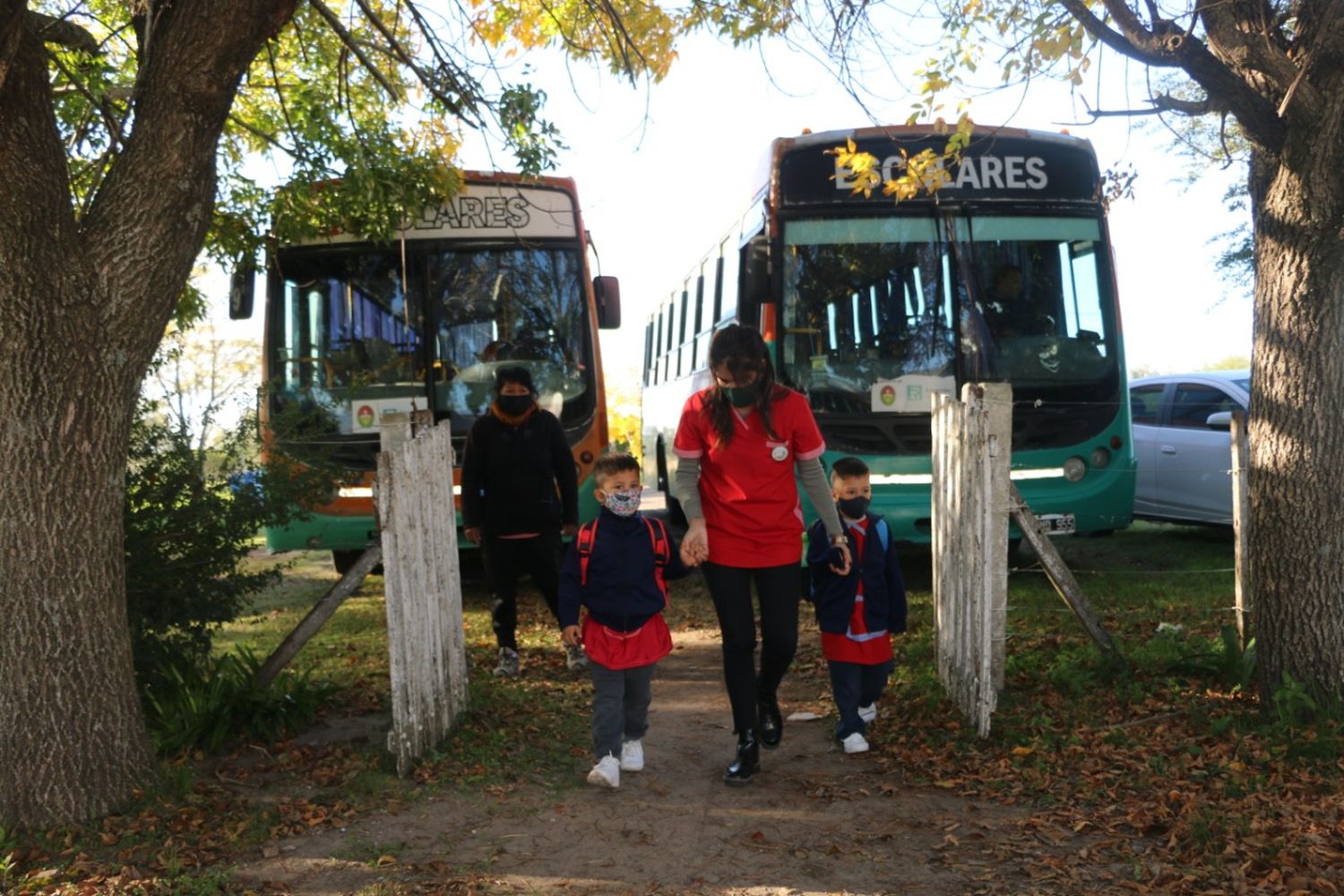 Cómo son las clases en las escuelas rurales, que no abandonaron la presencialidad