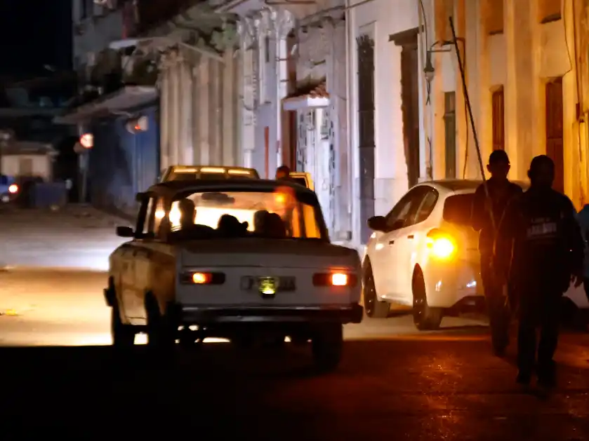 Un apagón masivo dejó a Cuba a oscuras en medio de la crisis energética