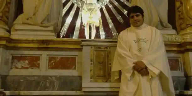 Detuvieron a un sacerdote por violar a una joven de 16 años