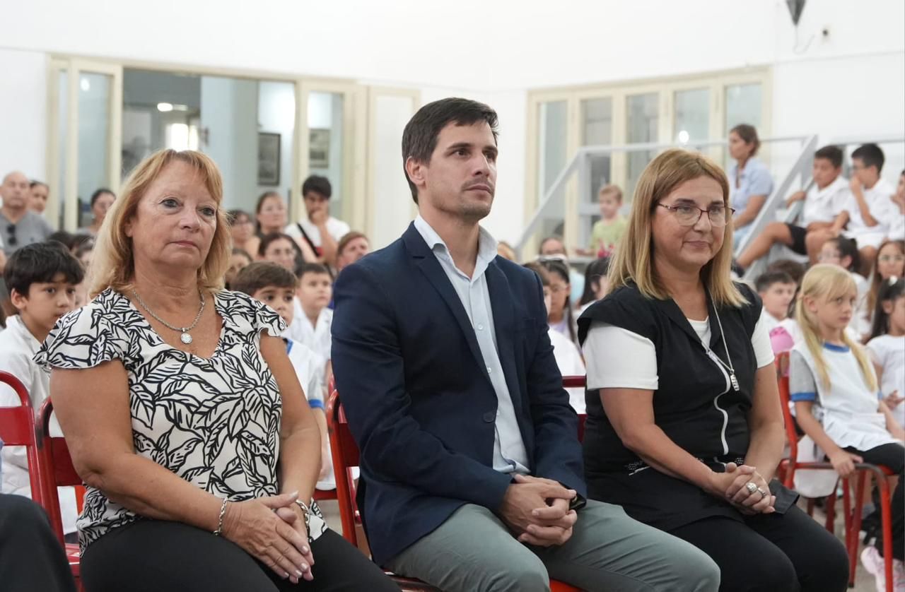 Viotti acompañó el inicio de clases en la Escuela Alberdi y destacó la educación como eje del futuro