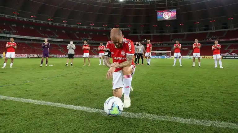 Emocionado hasta las lágrimas D’Alessandro se despidió del Inter