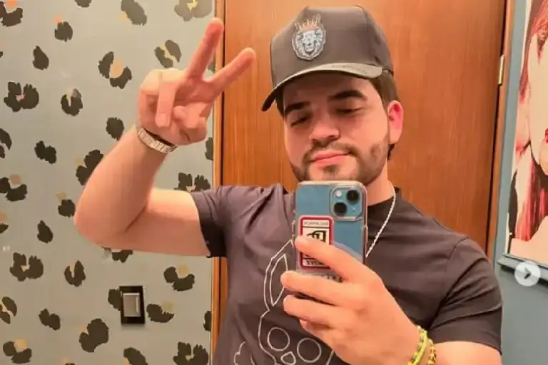 El influencer fue asesinado por dos sicarios mientras hacía una transmisión en vivo.
