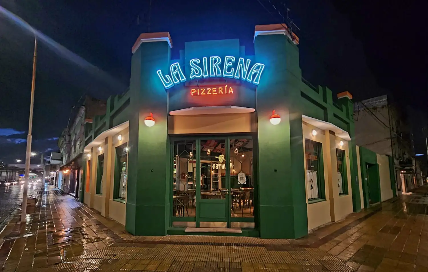 La Sirena está ubicado en Paz y Pinto.