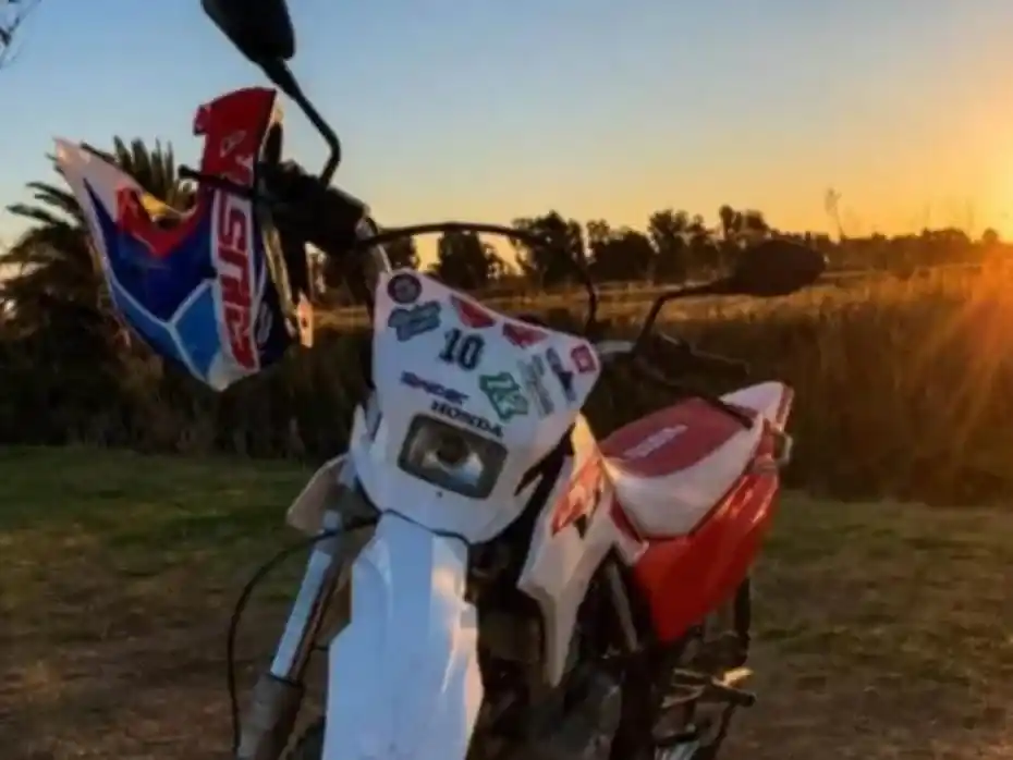 La moto Honda, patente 076 GTY, fue sustraída en Alberdi 57