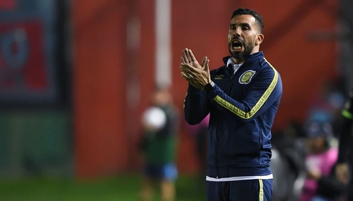 Carlos Tevez sorprendió y anunció su alejamiento como DT de Rosario Central