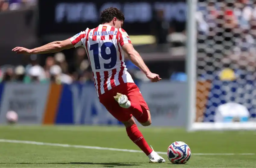 Julián Álvarez confirmó que será padre por primera vez y desea una especial dedicatoria