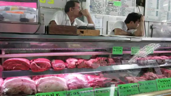 SOLO PARA LOS RICOS: venezolanos dejaron de consumir pollo, carne y pescado porque no les da el bolsillo