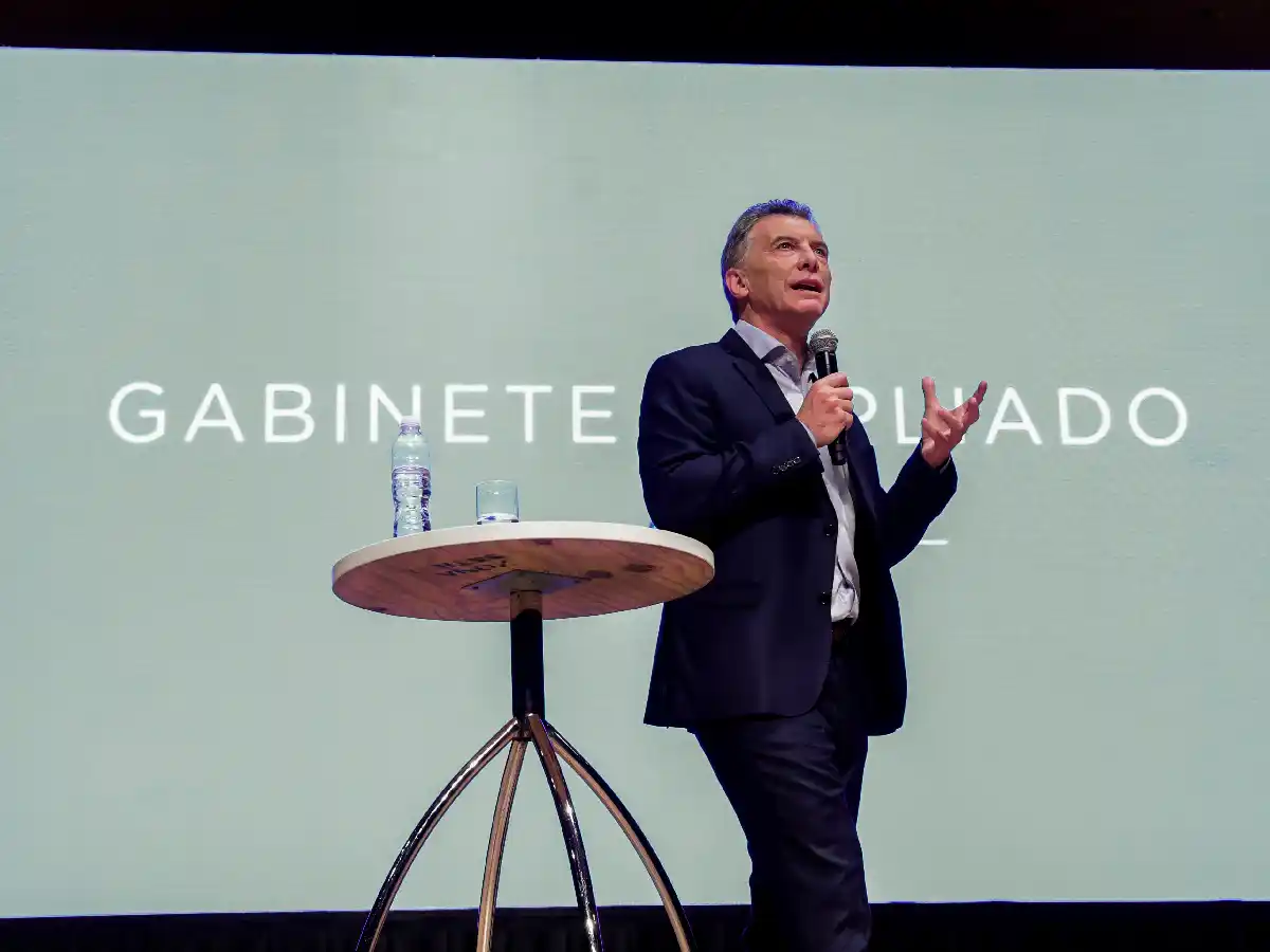 Macri: "todo el mundo tiene que trabajar la misma cantidad de horas, días y años"