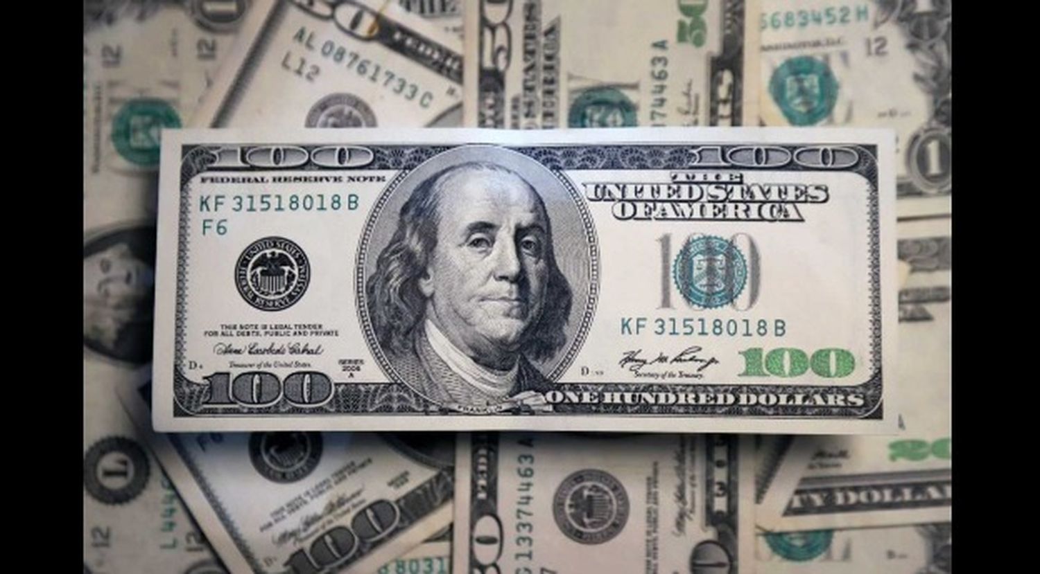 El dólar blue siguió su escalada y cerró a $1230