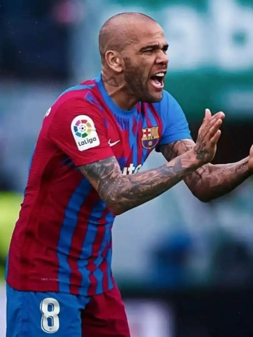 Dura decisión tomada por el FC Barcelona en contra de Dani Alves
