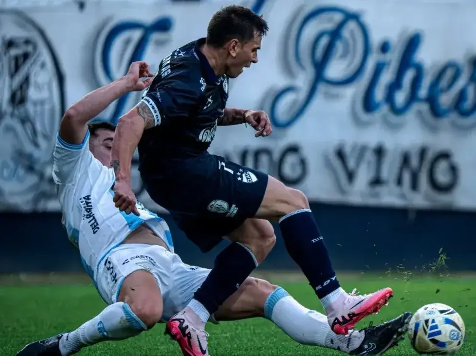 Por la fecha 16 de la Primera Nacional, el Cervecero venció a la Crema 2 a 0.Se vuelven a ver las cara s el viernes en Rafaela a las 21.