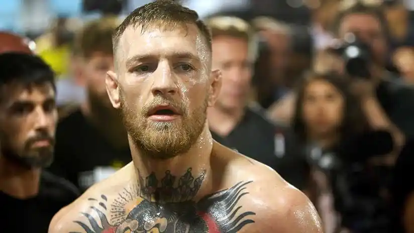 ¿Qué le pasa a McGregor? destrozó todo y se entregó a la policía