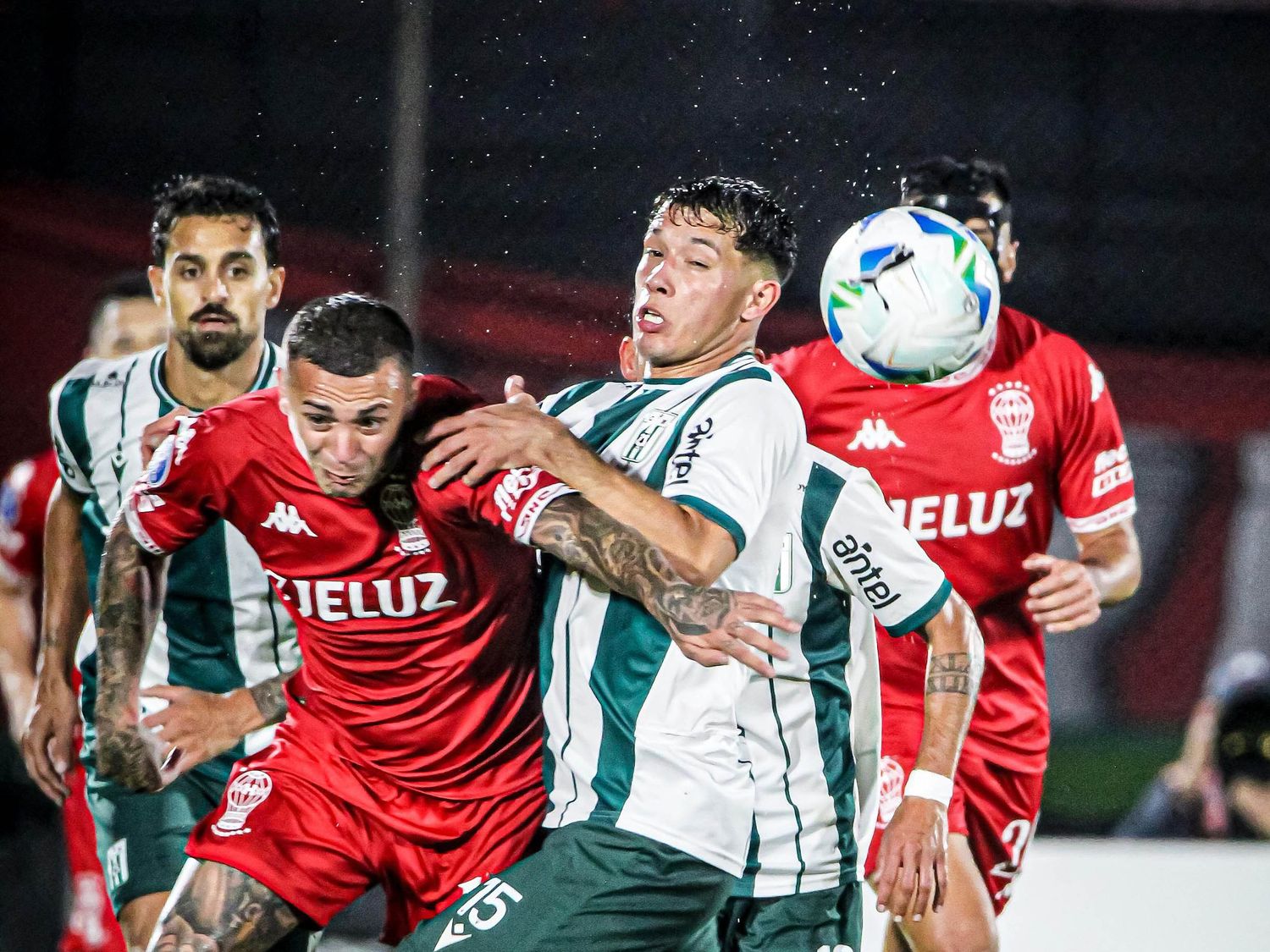 Huracán lo dio vuelta en Uruguay y quedó cerca de la clasificación