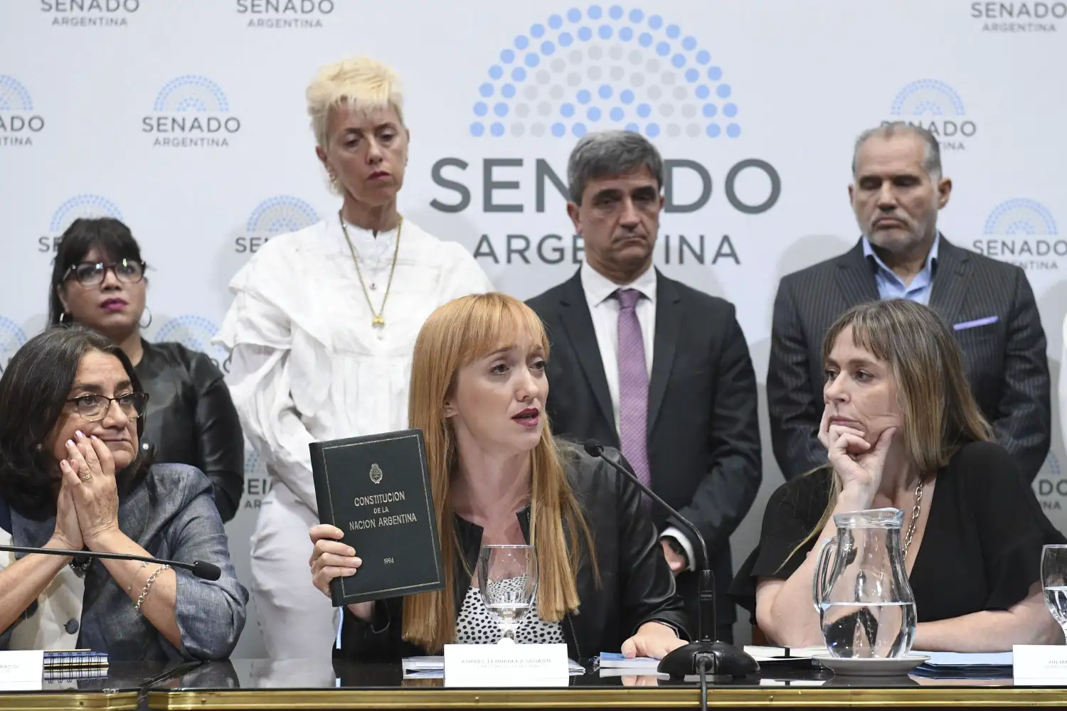 Anabel Fernández Sagasti encabezó la rueda de prensa.