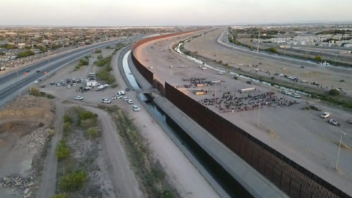 COMIENZAN A PROCESAR a migrantes bajo las normas del Título 8: gran parte son venezolanos