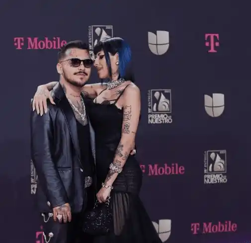 Nodal y Cazzú compartieron recientemente su amor en premios Lo Nuestro. Foto AFP