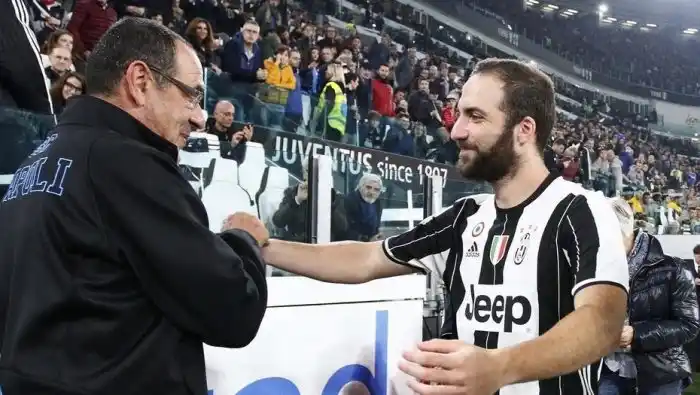 Se abre una puerta para que Higuaín juegue en la Premier League
