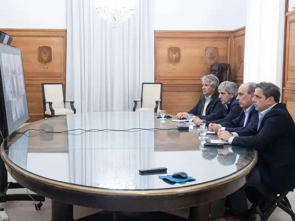 Funcionarios nacionales mantuvieron videoconferencias con gobernadores.