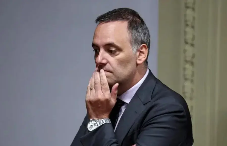 Renunció Adorni. Fin