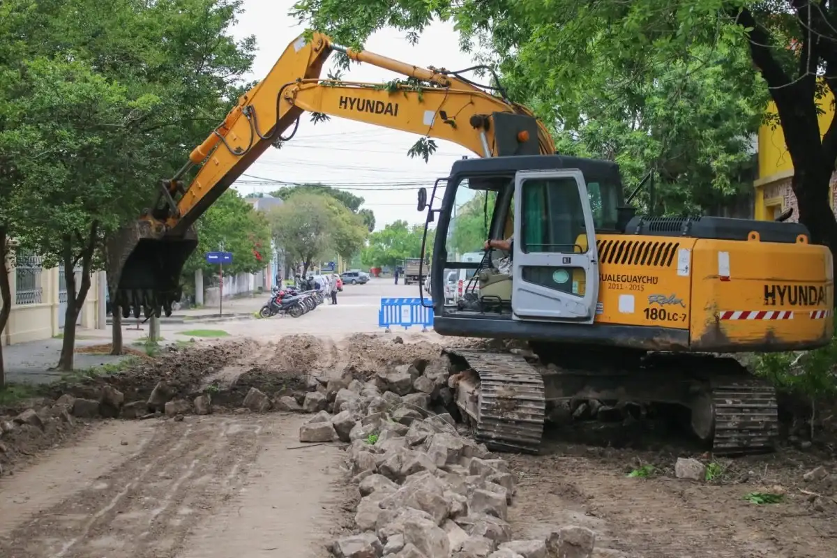 Levantaron el empedrado de la calle Alem y comienza la etapa de reconstrucción