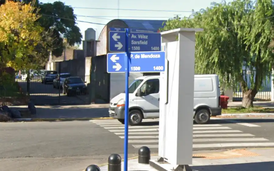 Av. Velez Sársfield y Mendoza