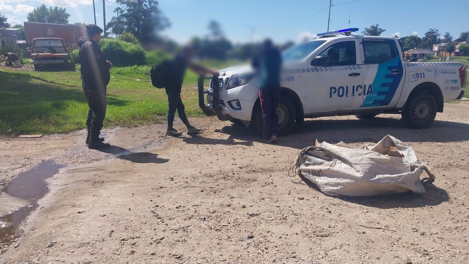 Dos detenidos por robar una bolsa de arena en el barrio Juramento