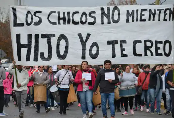 Padres del Jardín 901 volvieron a marchar bajo el lema "Hijo, yo te creo"