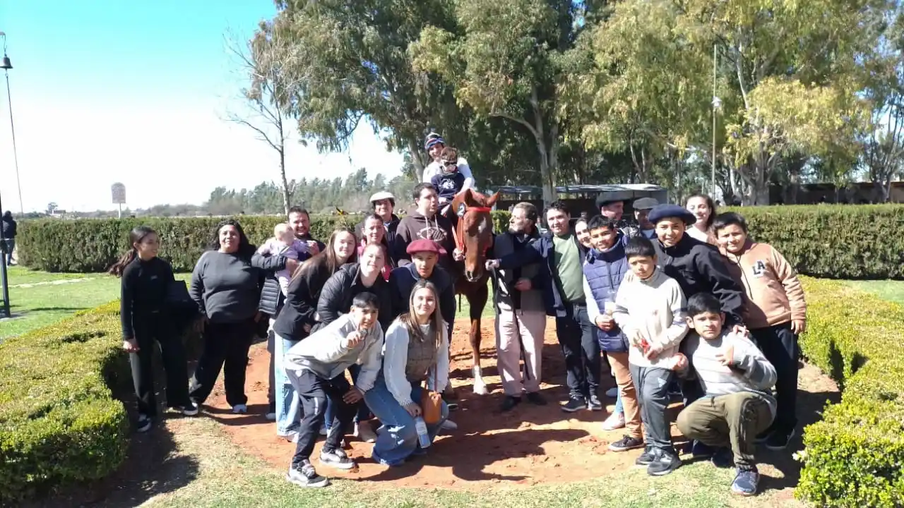 Gran jornada hípica en Gualeguay: 13 carreras y un hipódromo colmado