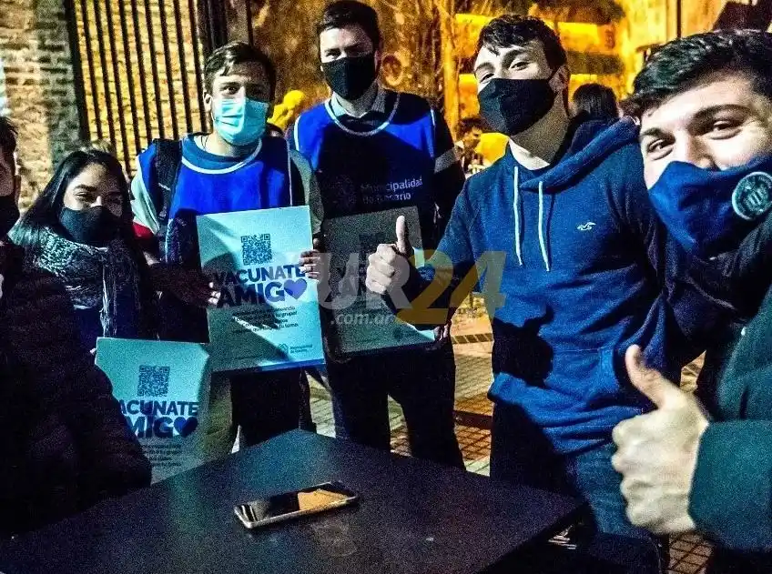“Vacunate, amigo”: salen a inscribir a jóvenes rosarinos para vacunarse