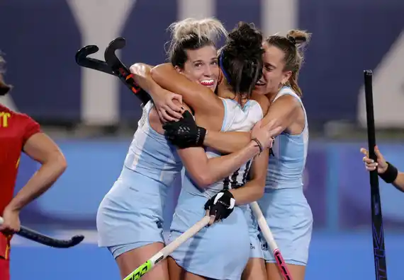 Frente a España, llegó el primer triunfo de Las Leonas