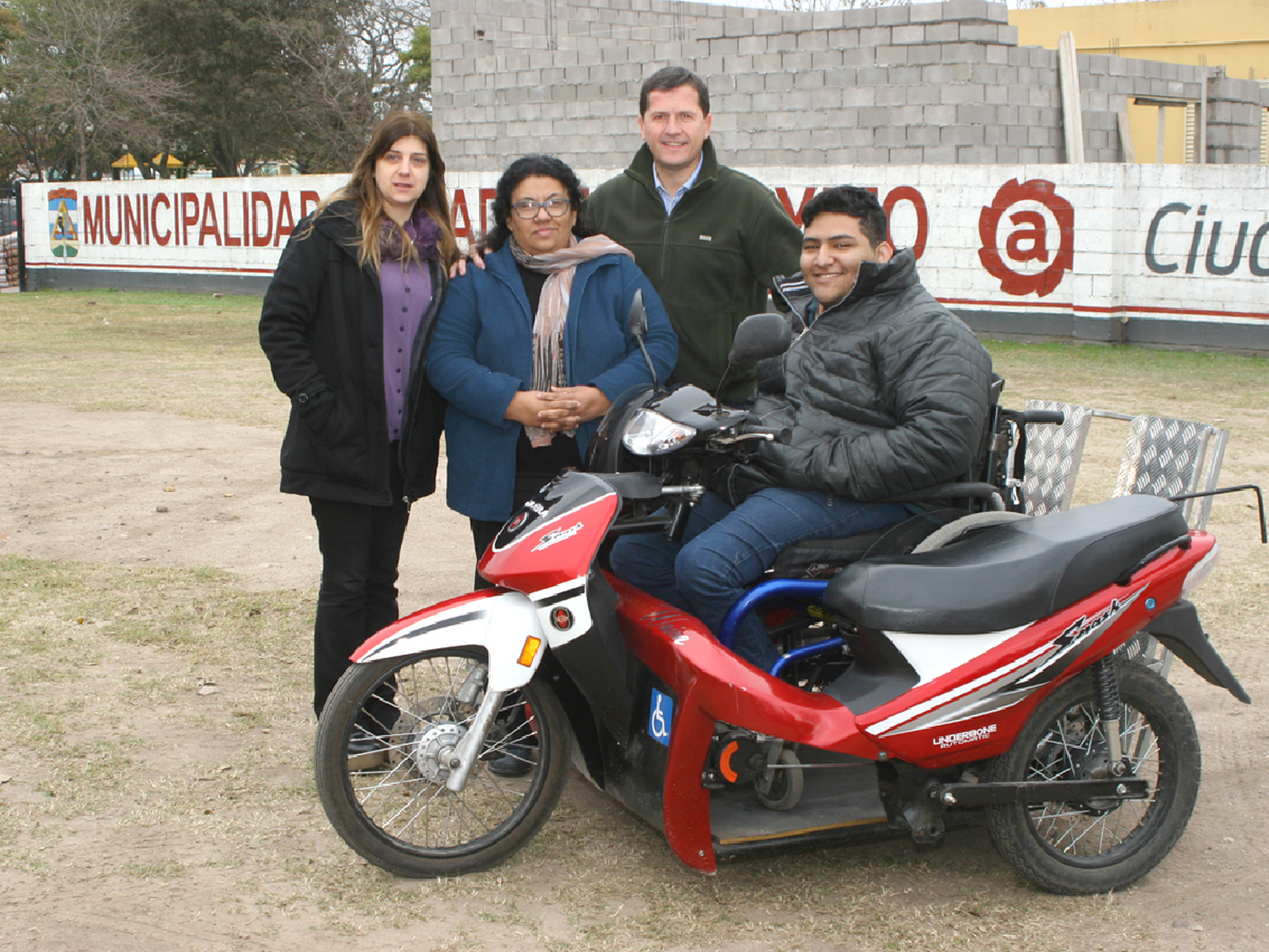 Nahuel recibió un moto triciclo adaptado para una vida con menos barreras