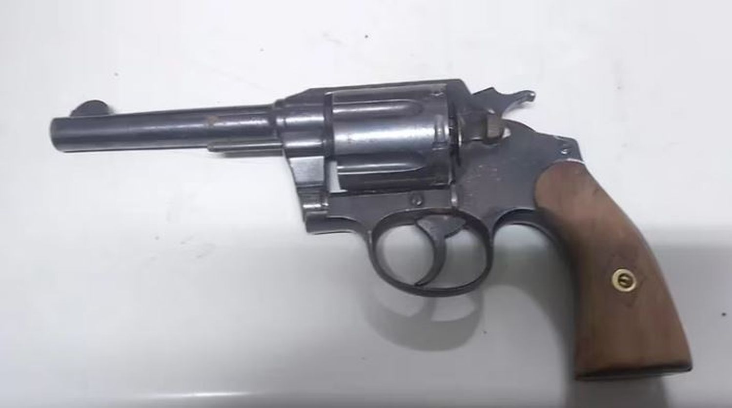 Entregaron el arma con la que se habría suicidado el joven que le pegó una patada en la cabeza a un árbitro de fútbol amateur