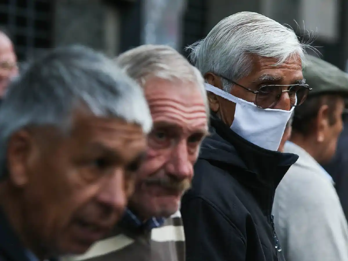 Hoy cobran el haber de abril jubilados y pensionados con DNI terminados en 3