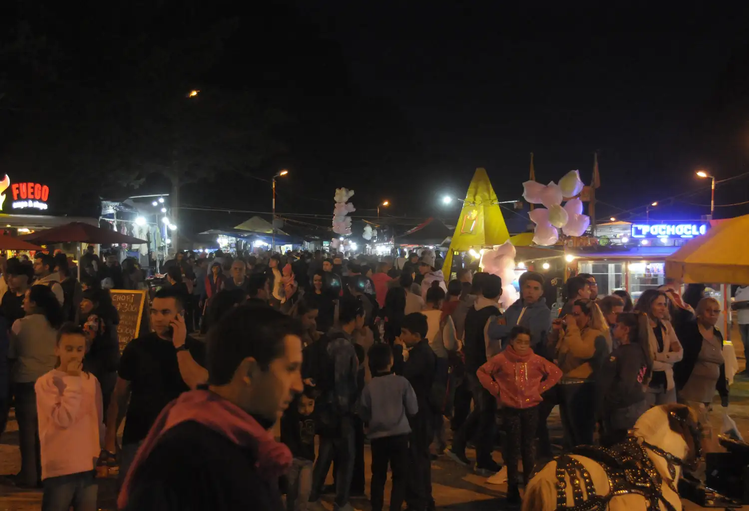 La Feria Mercantil contó con mucha cantidad de público en todas las jornadas.