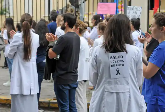 Médicos bonaerenses advirtieron que el burnout ya afecta a más de la mitad de los profesionales