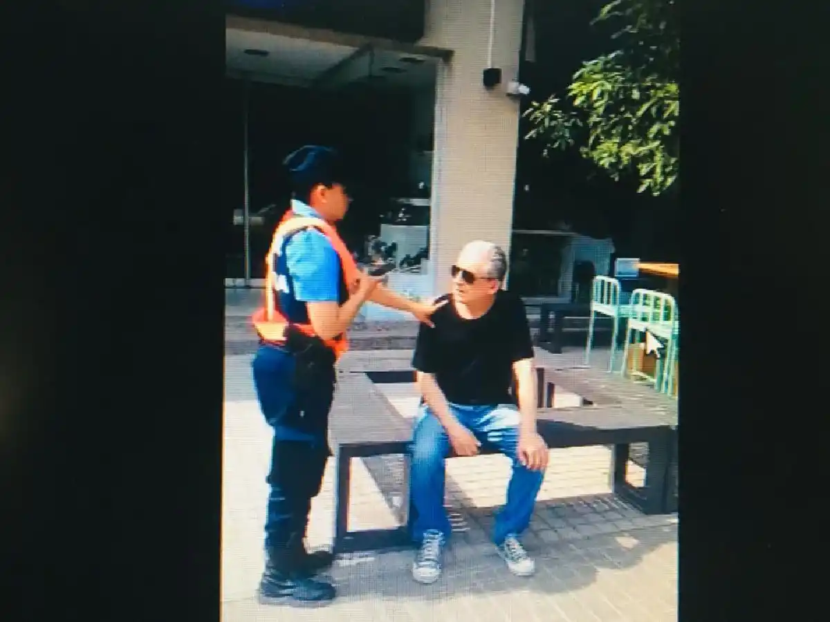 Escracharon a exfuncionario municipal condenado 
