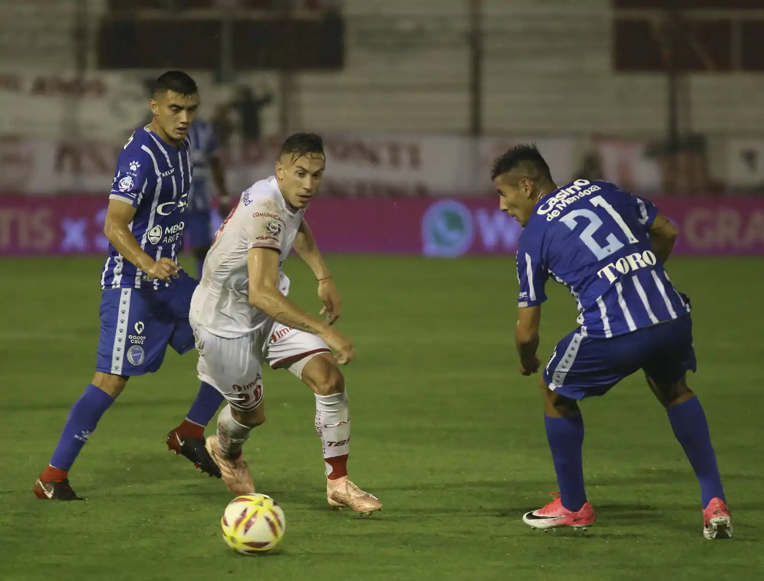 Triunfo de Huracán, que trepó al segundo puesto