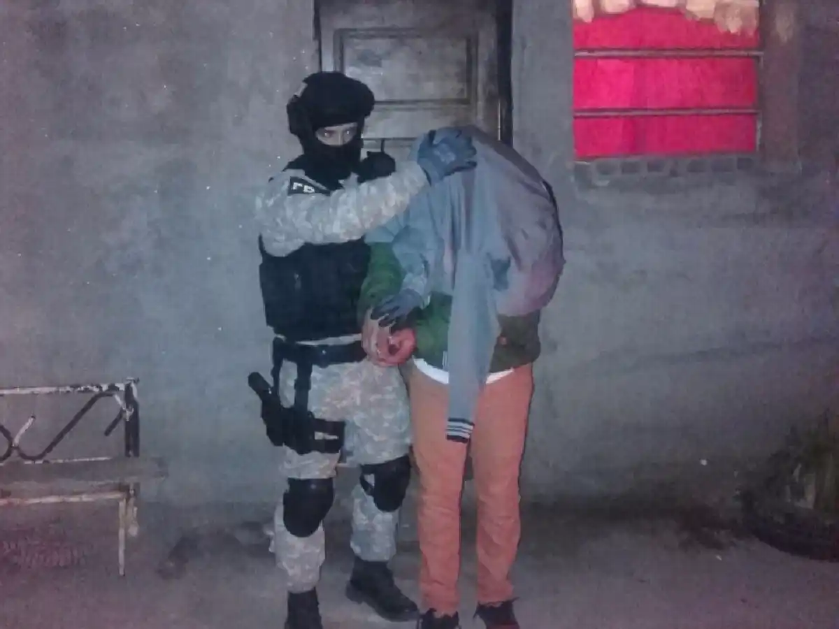 Arroyito: dos detenidos por venta de droga a metros de una escuela 