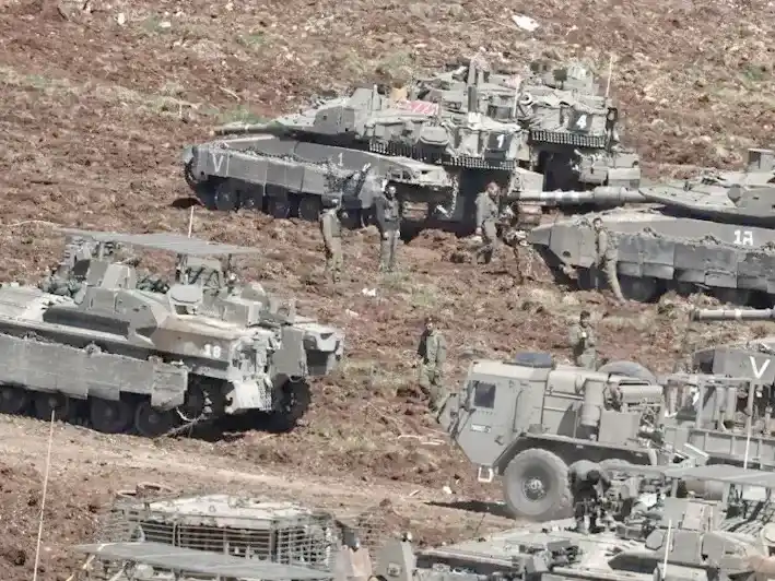 Durante el último mes, Israel desplegó tanques en la frontera con el Líbano.