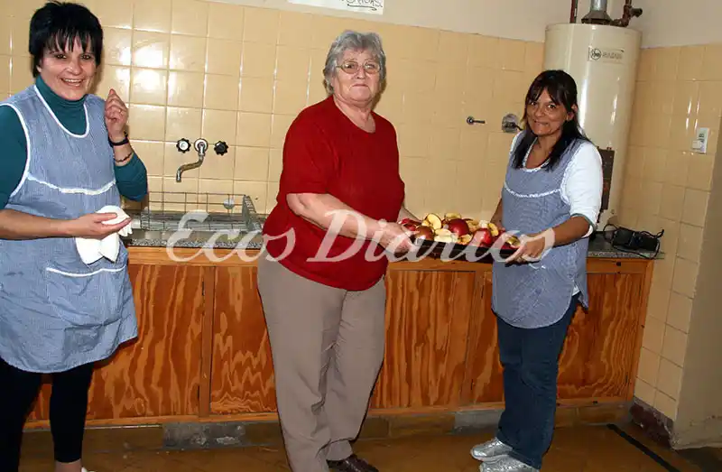 Comedores comunitarios para 80 niños