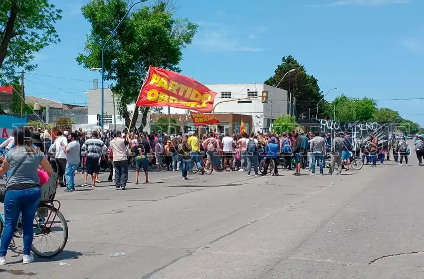 Organizaciones sociales cortaron Juan B. Justo en reclamo de "trabajo digno"