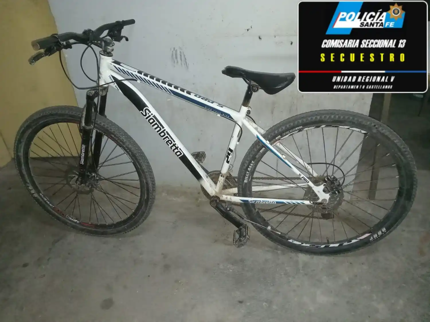 Quiso robar una moto, pero la “jugada” le salió mal: escapó y dejó una bici abandonada