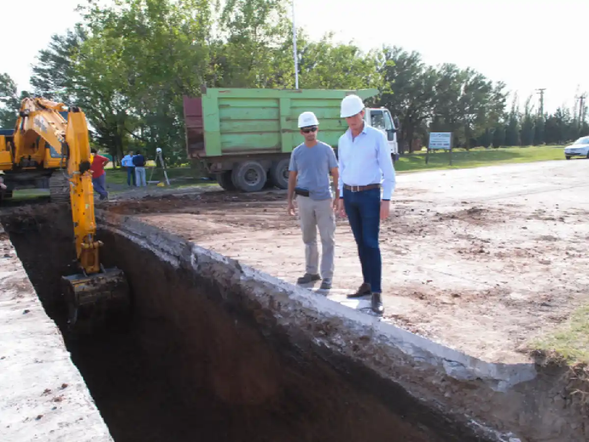 García Aresca supervisó y valoró obra hídrica en el cruce de rutas 