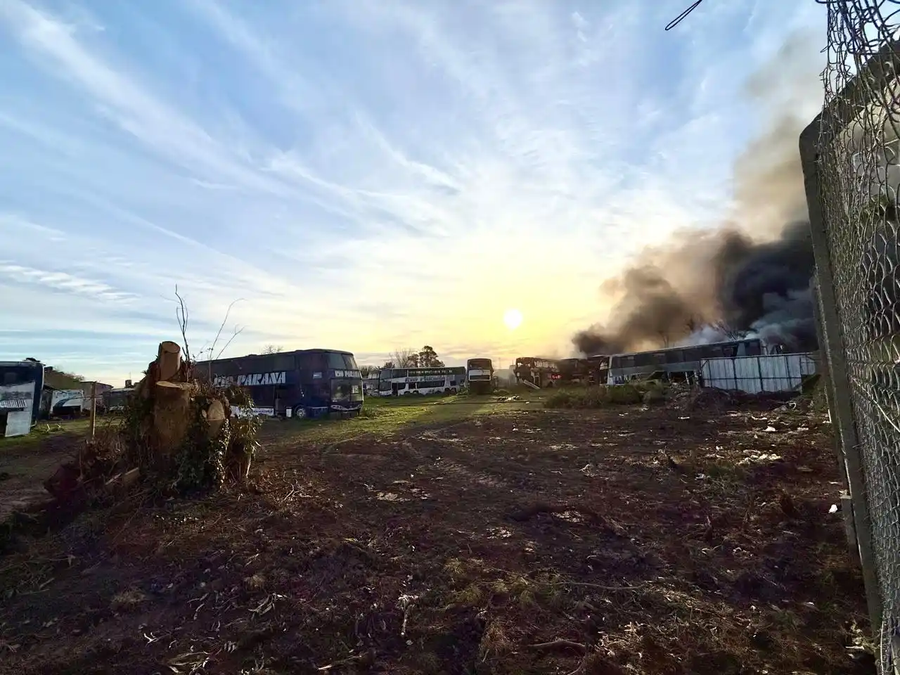 incendio deposito rio parana 14-09-25 - 8