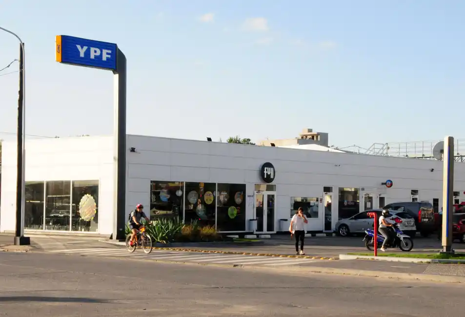 Ya rige el aumento del 1,5 por ciento en los combustibles de YPF y Shell