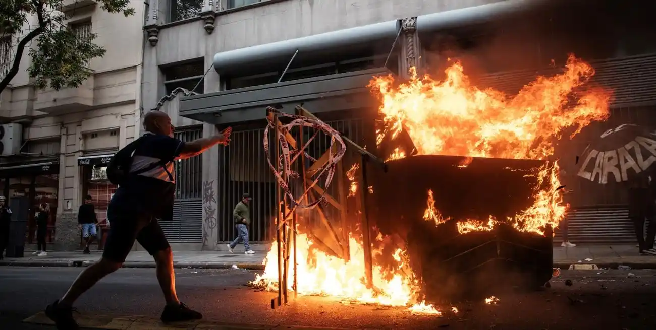 "Restricción de Concurrencia Administrativa" indefinida a 26 personas. Crédito: XINHUA.