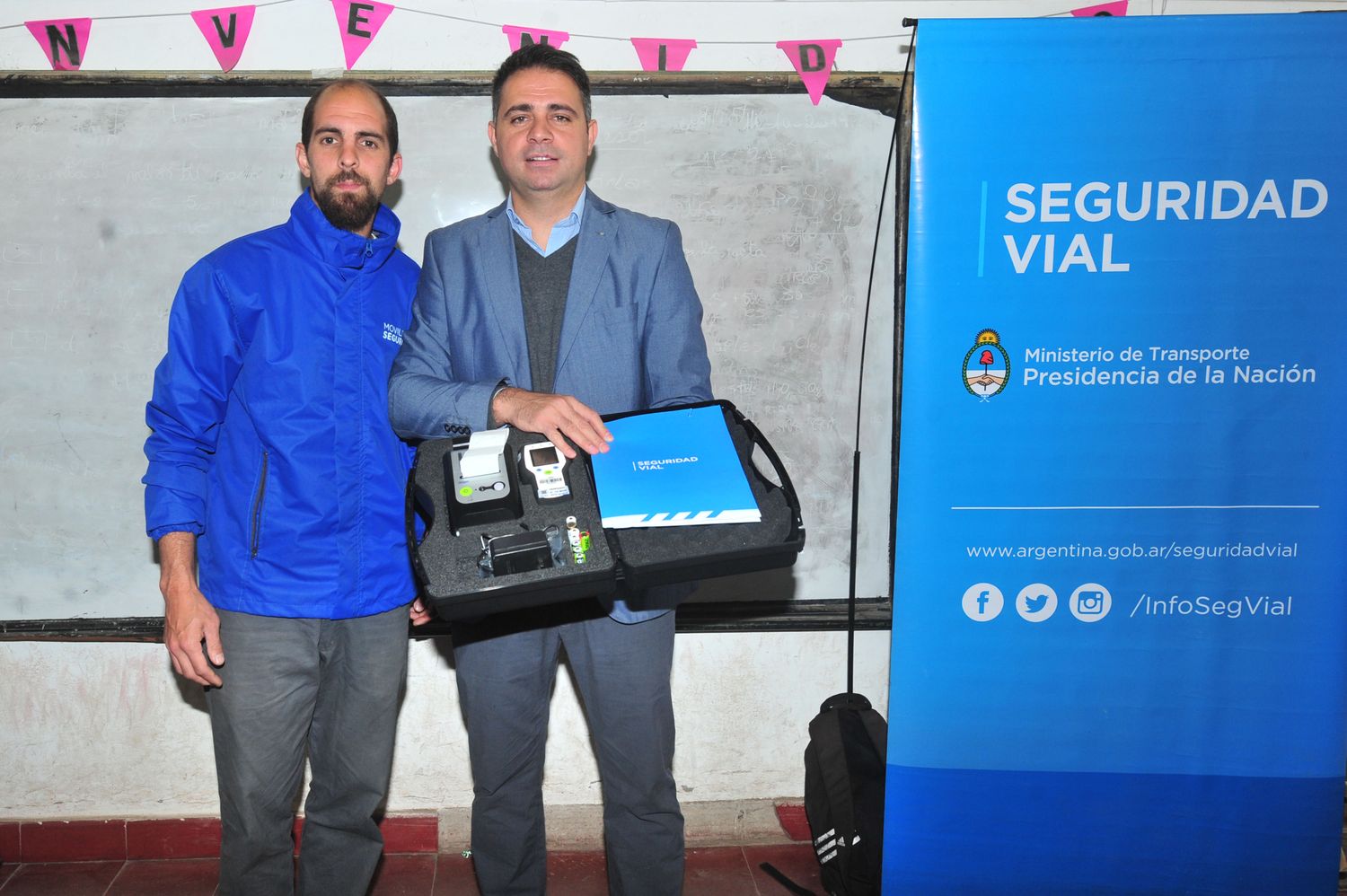 Estudiantes de Pueblo Belgrano recibieron cascos homologados